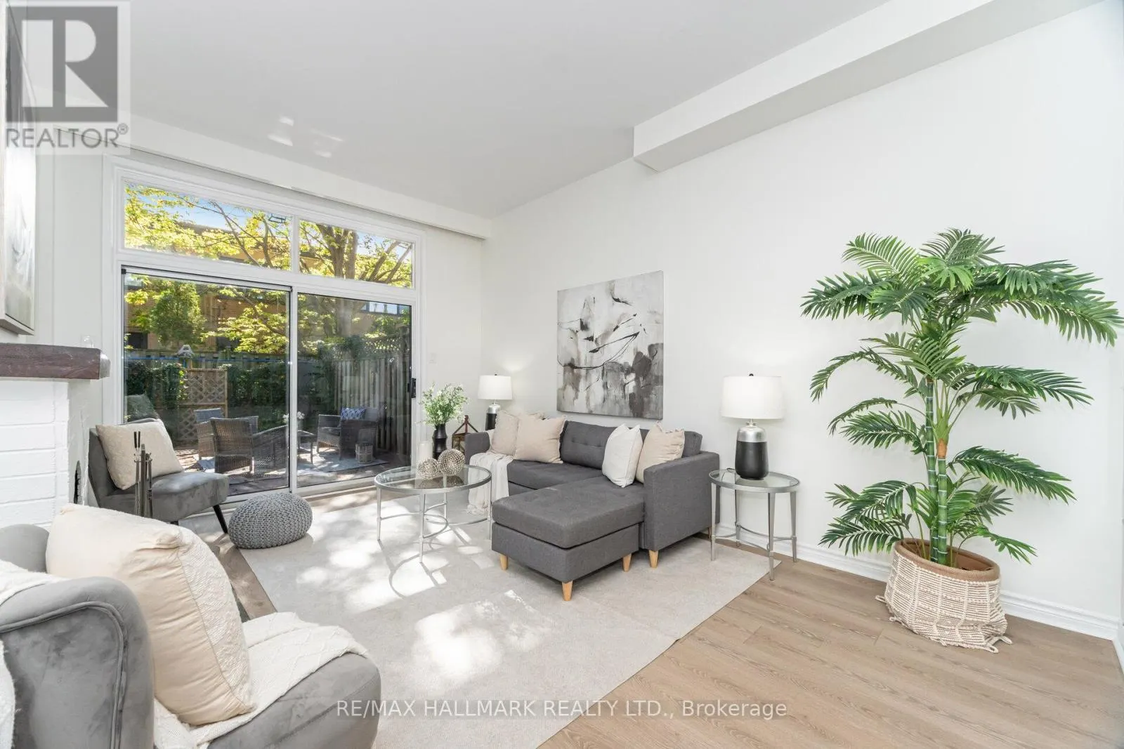 #5 - 90 KIPPENDAVIE AVENUE