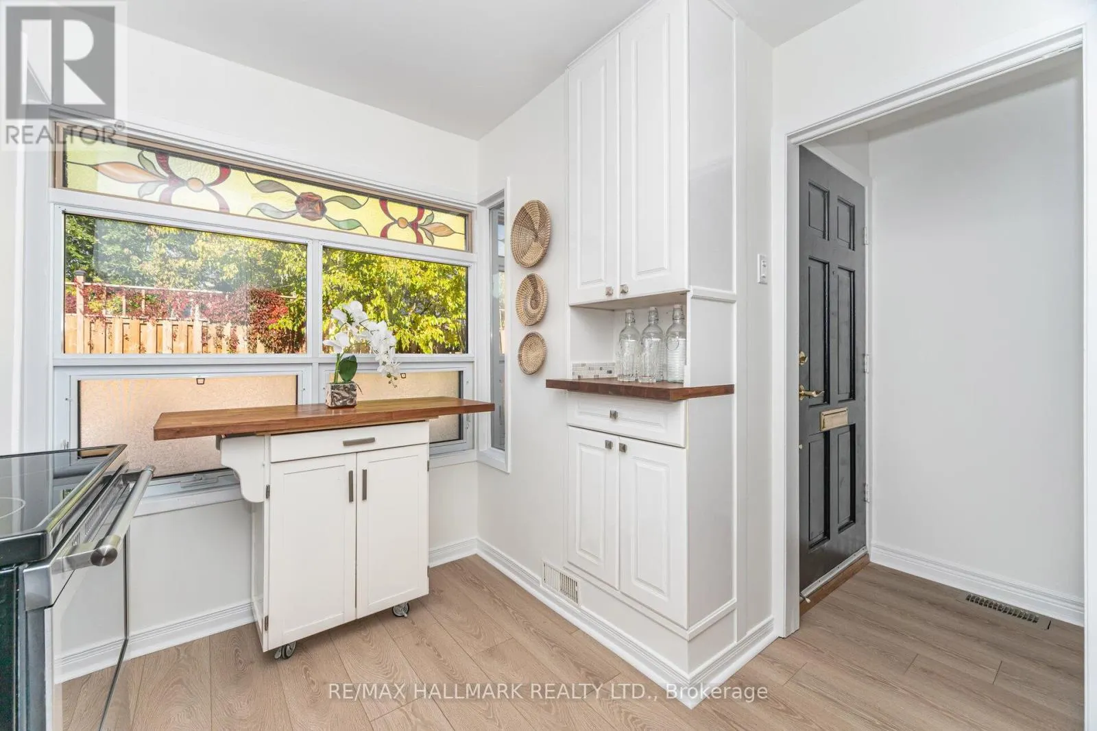 #5 - 90 KIPPENDAVIE AVENUE