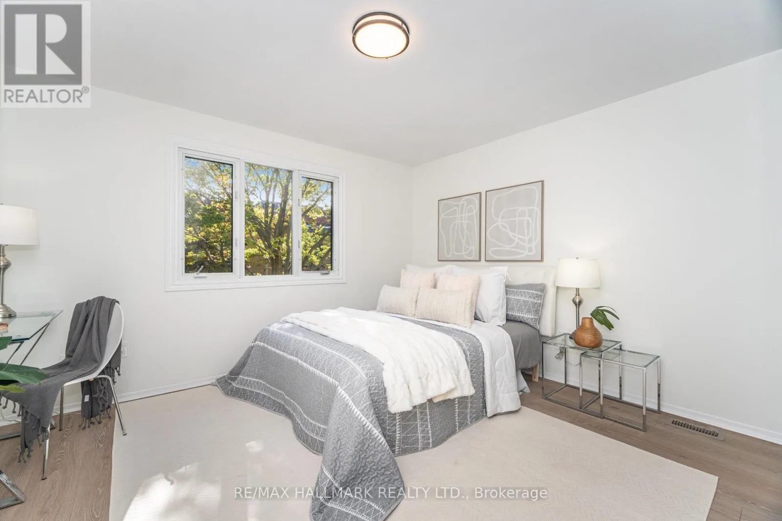 #5 - 90 KIPPENDAVIE AVENUE