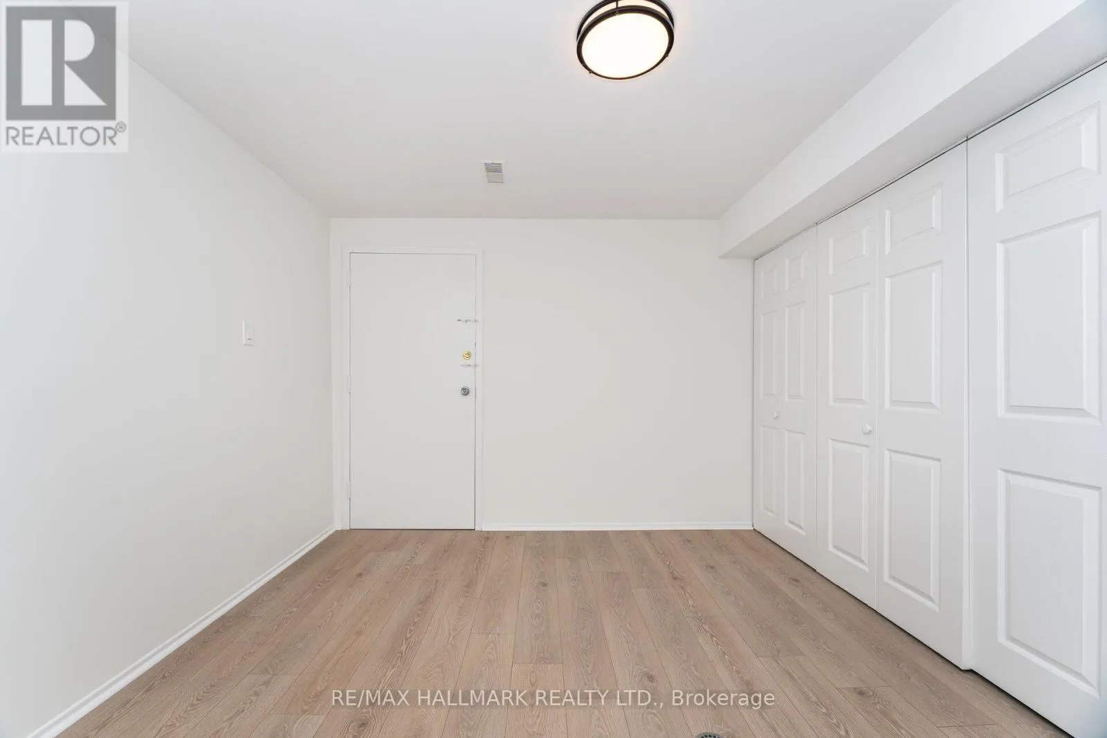 #5 - 90 KIPPENDAVIE AVENUE