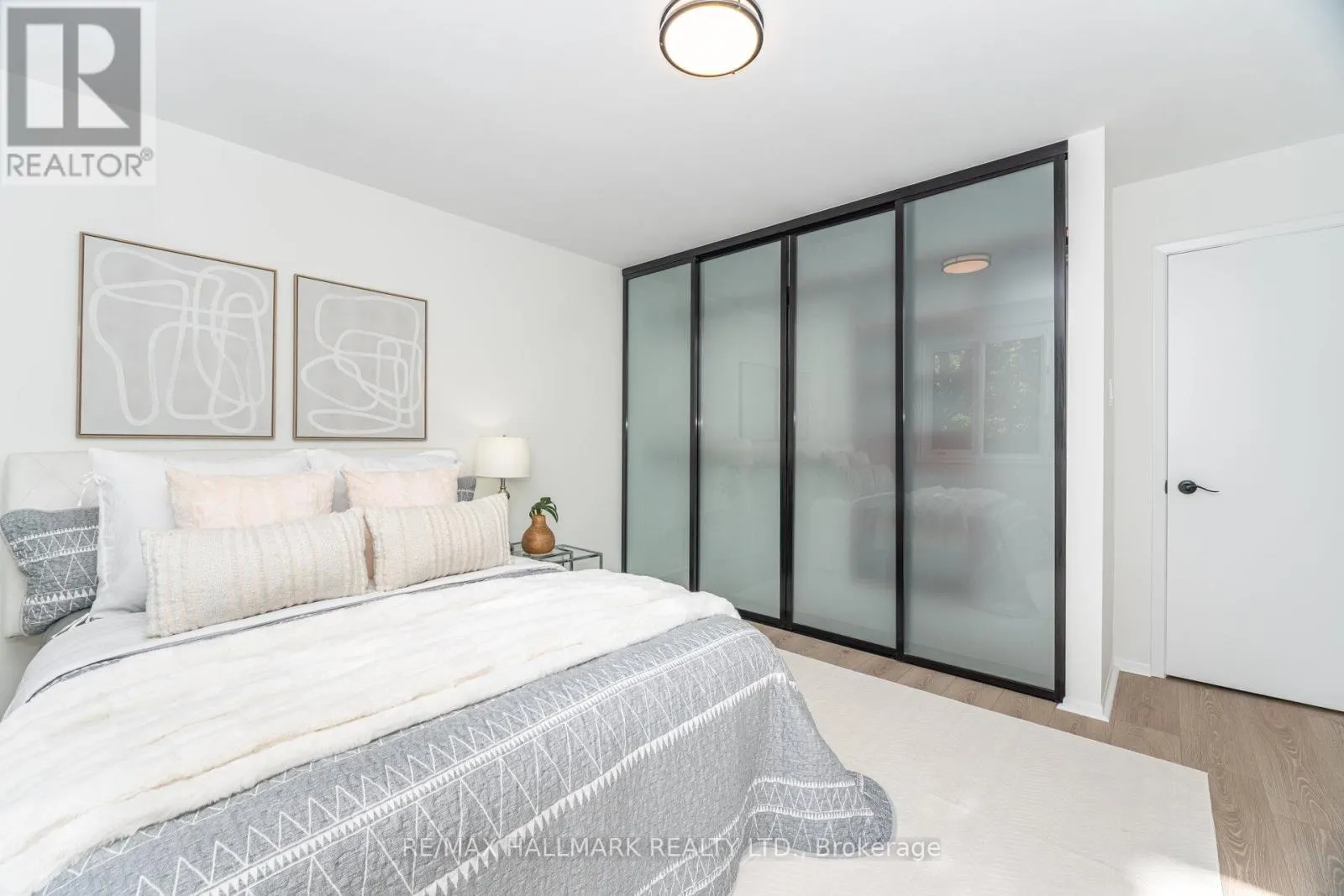 #5 - 90 KIPPENDAVIE AVENUE