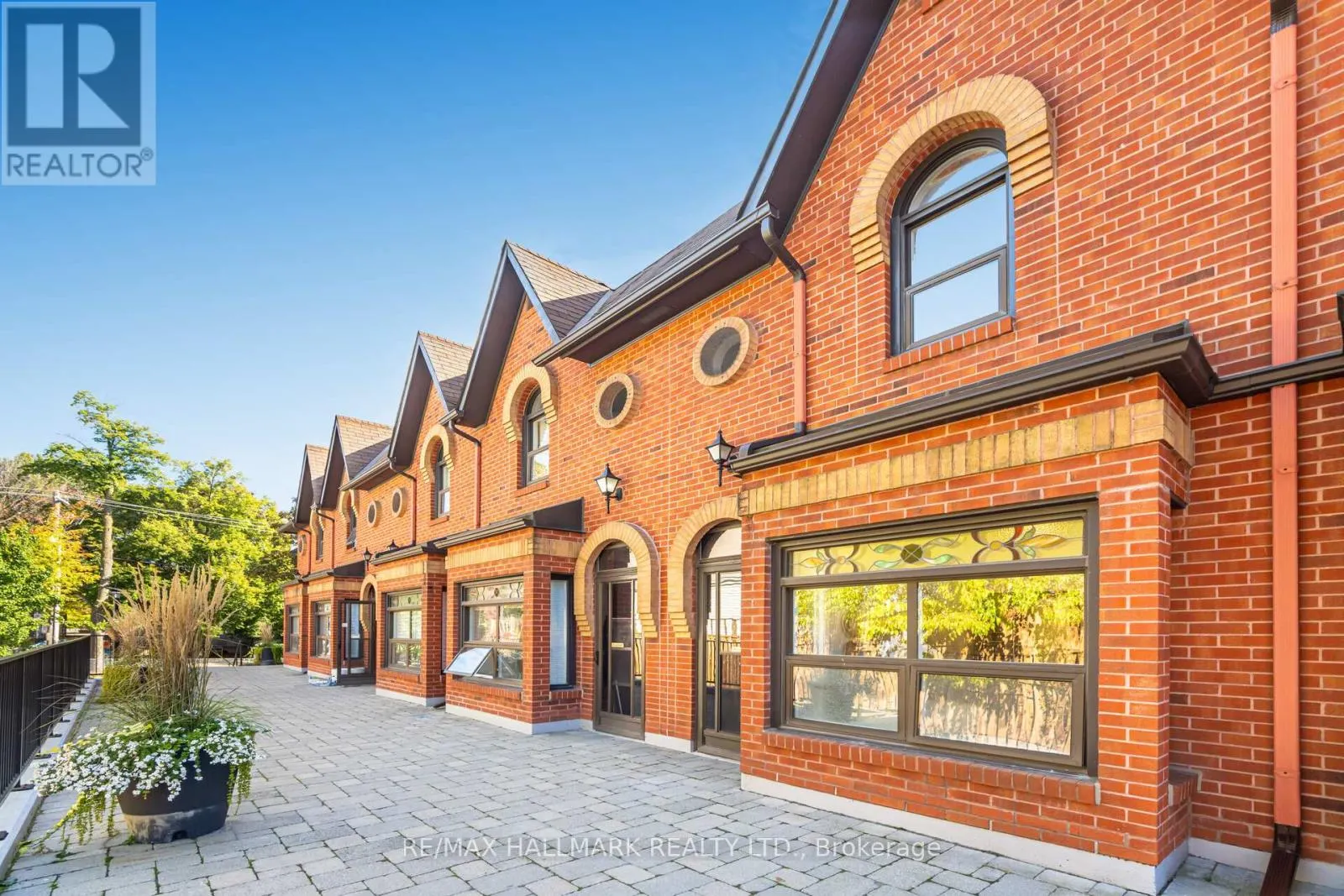 #5 - 90 KIPPENDAVIE AVENUE