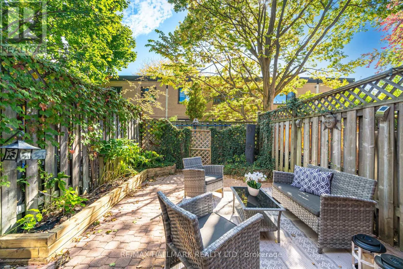 #5 - 90 KIPPENDAVIE AVENUE