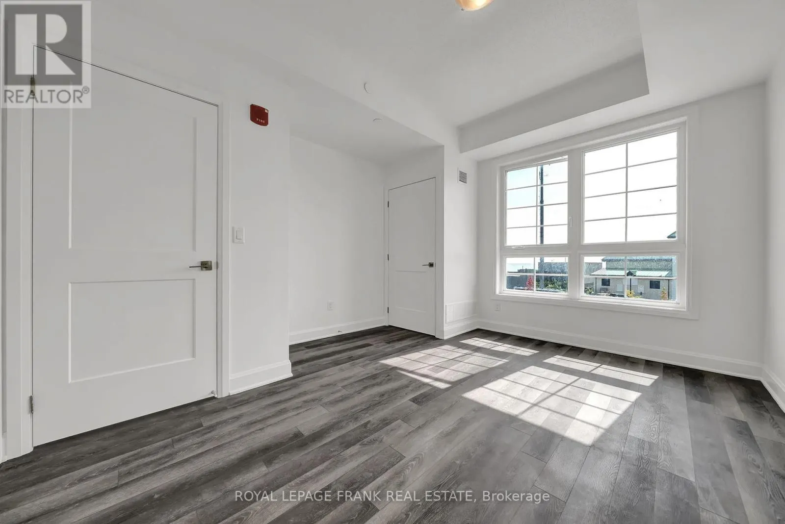 216 - 50 LAKEBREEZE DRIVE, #216