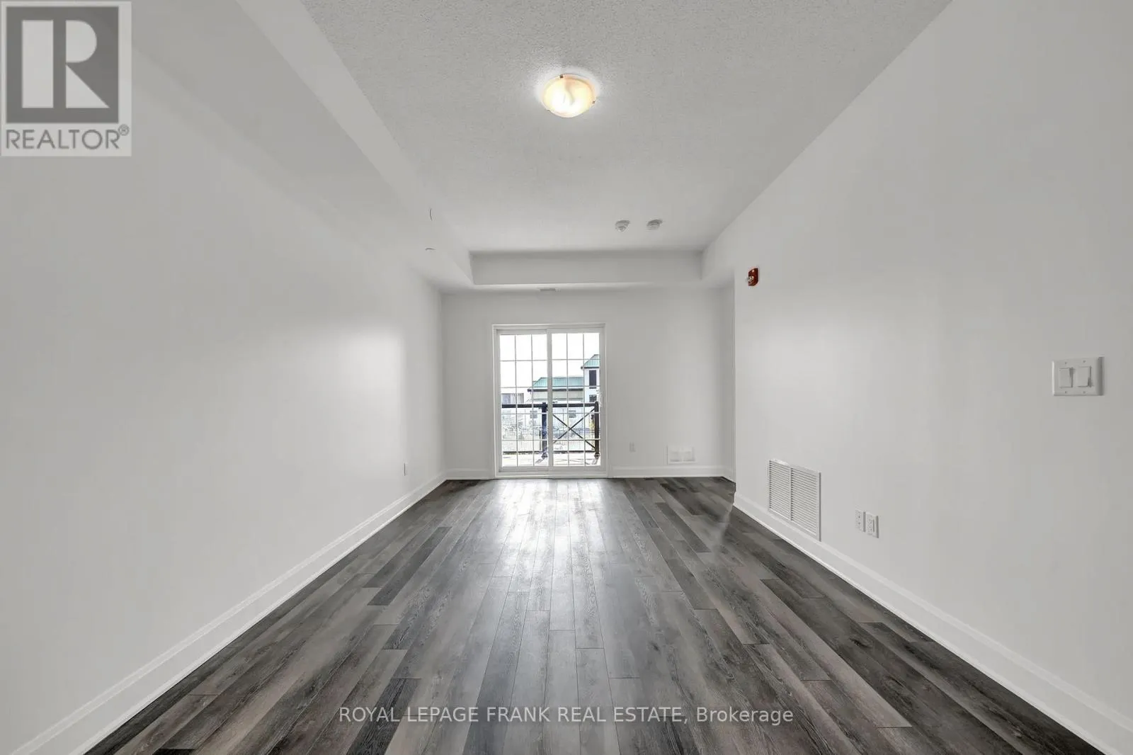216 - 50 LAKEBREEZE DRIVE, #216