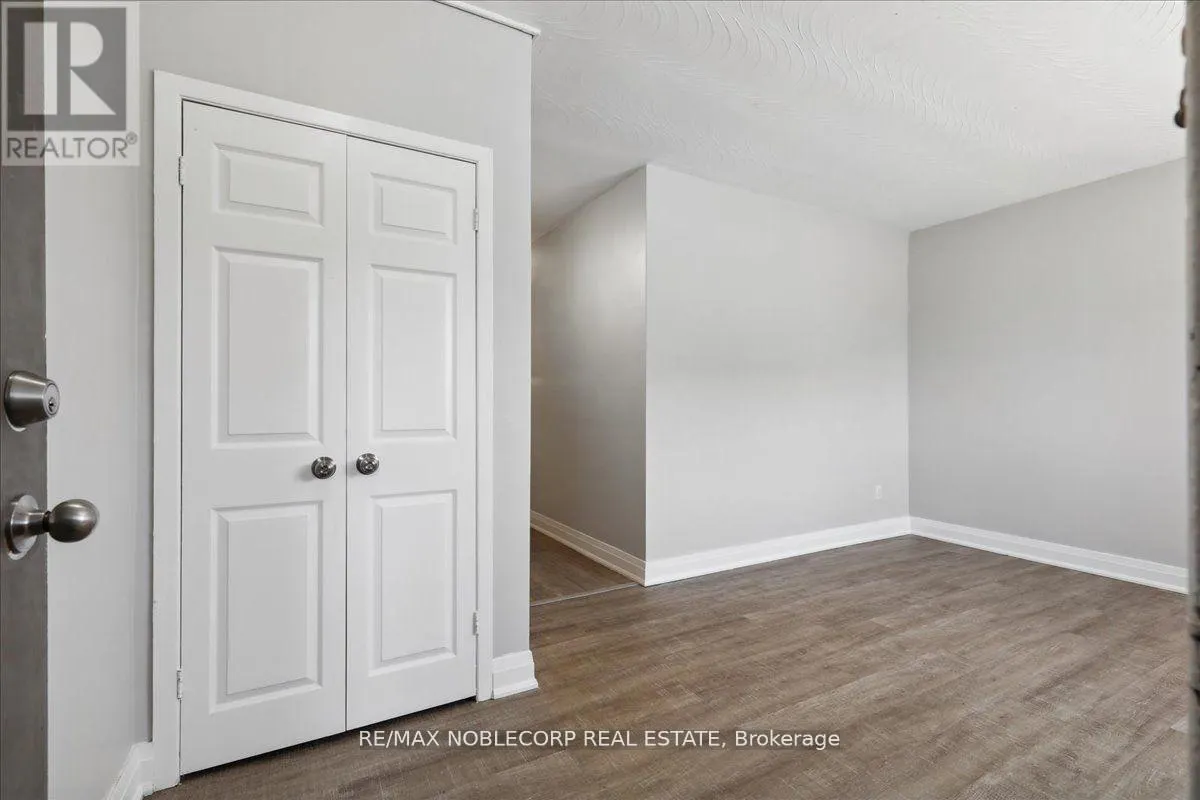 2 - 362 ELGIN COURT