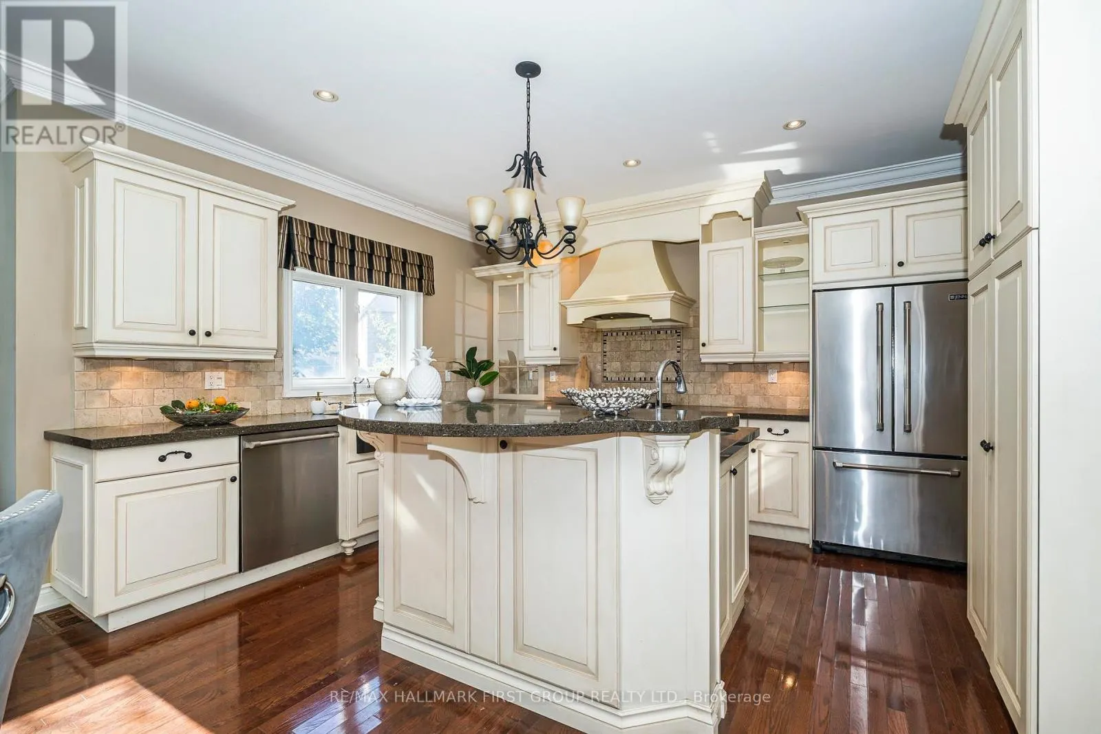 24 PORTELLI CRESCENT