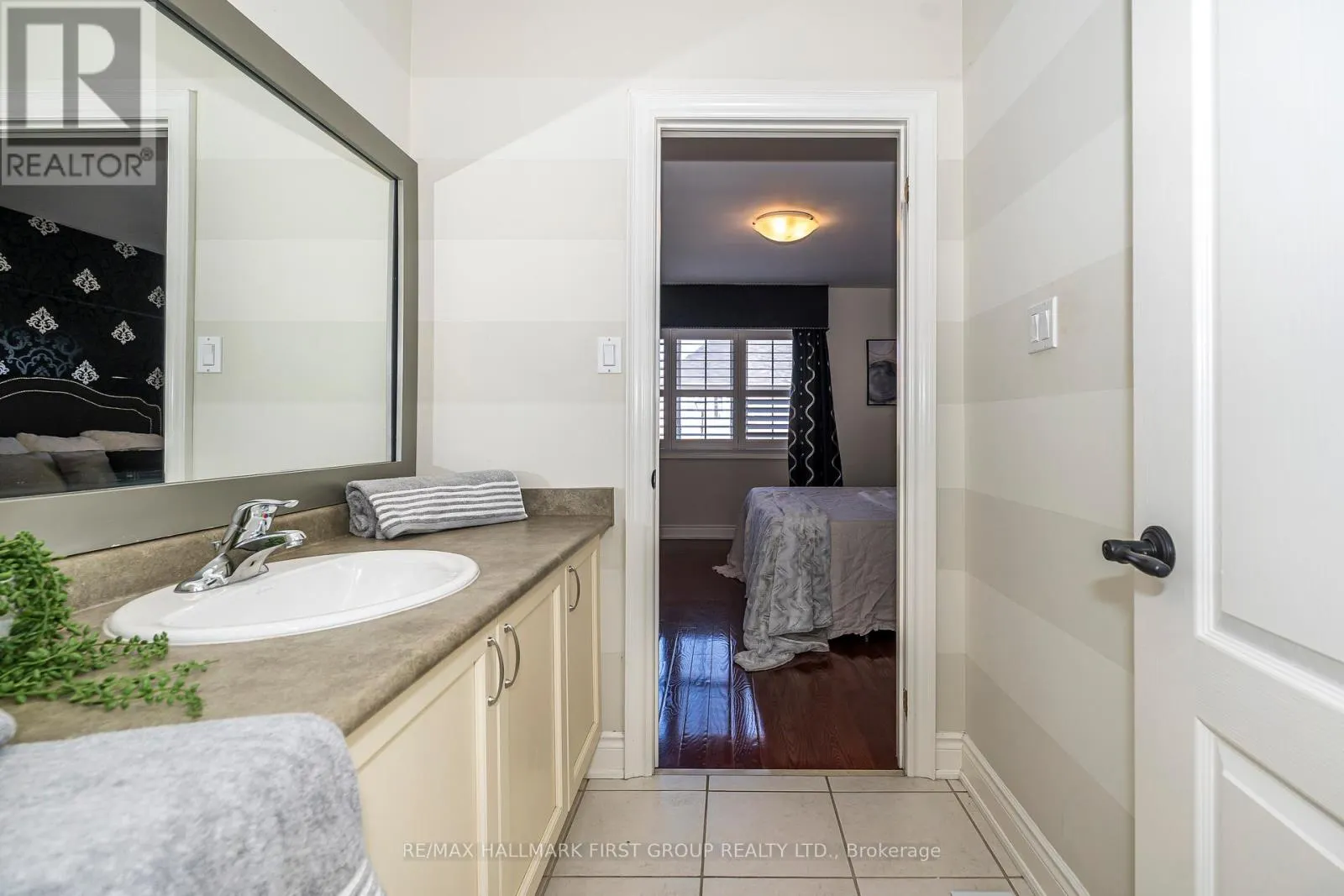24 PORTELLI CRESCENT