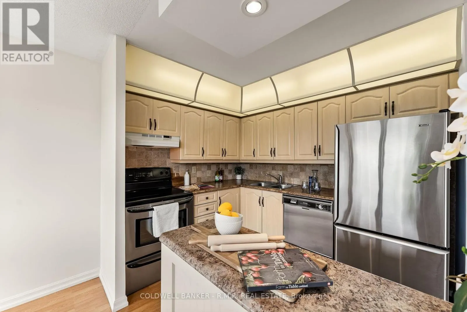 PH2 - 600 THORNTON ROAD N, #PH2