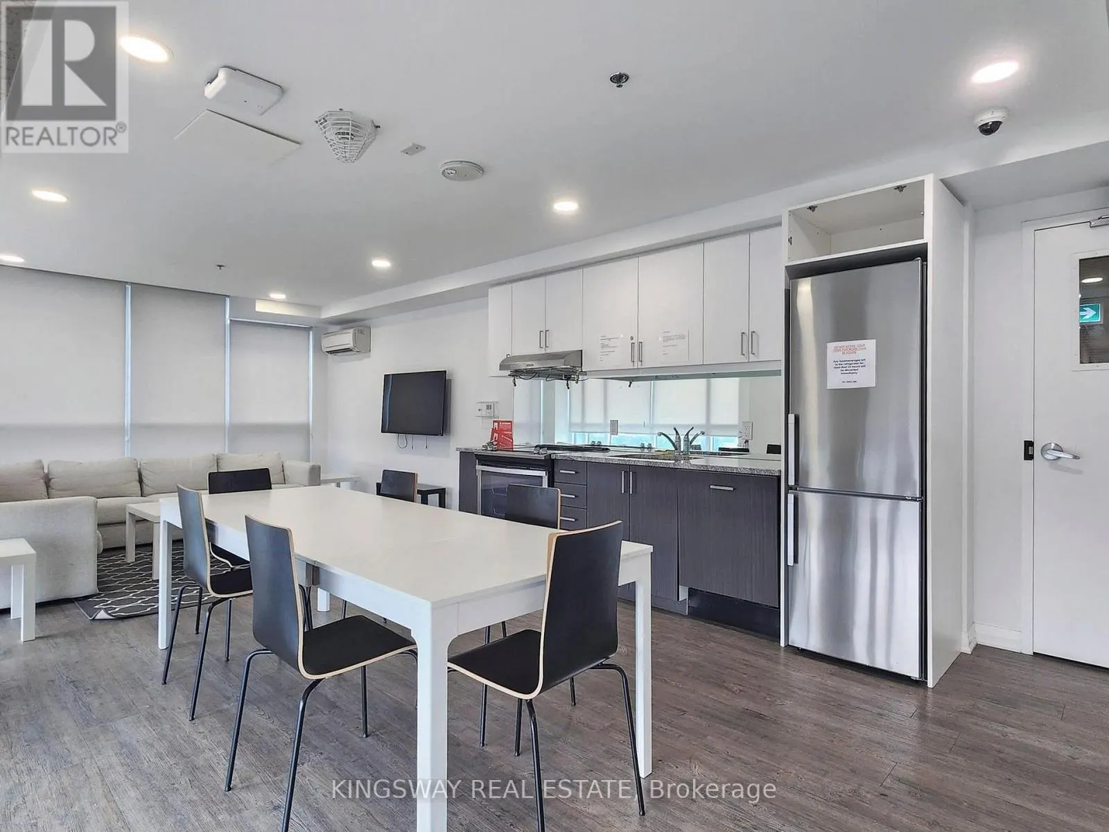 631 - 1900 SIMCOE STREET N