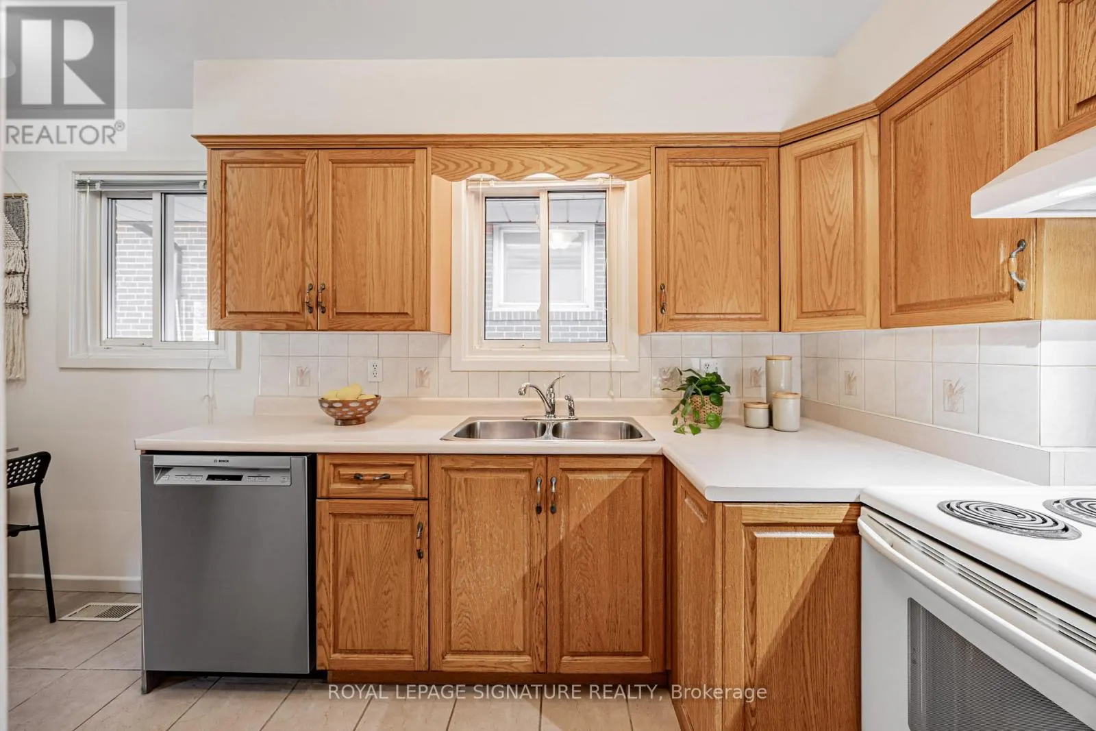 28 SEDGEMOUNT DRIVE