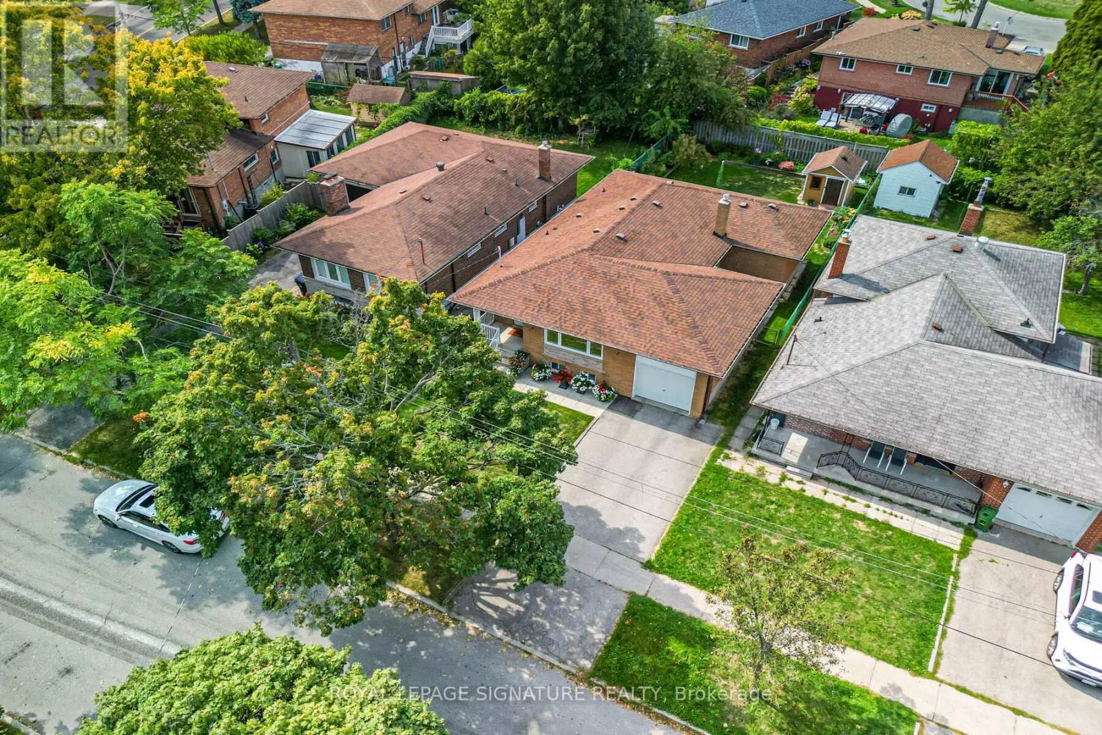 28 SEDGEMOUNT DRIVE