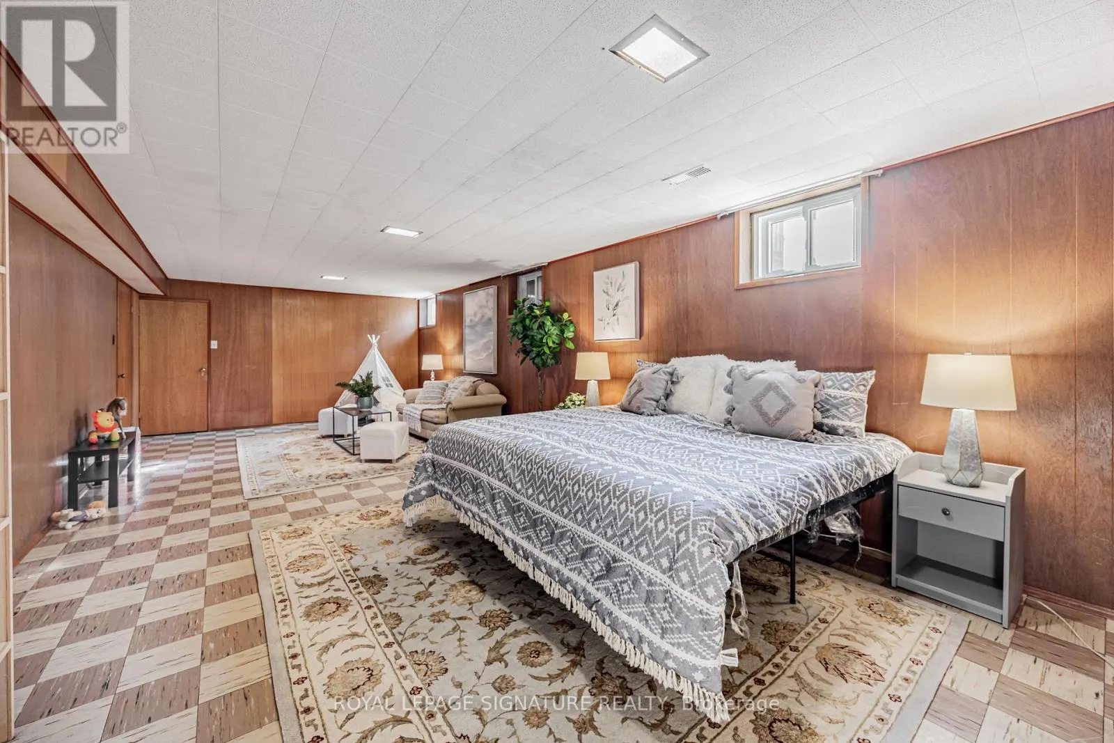 28 SEDGEMOUNT DRIVE
