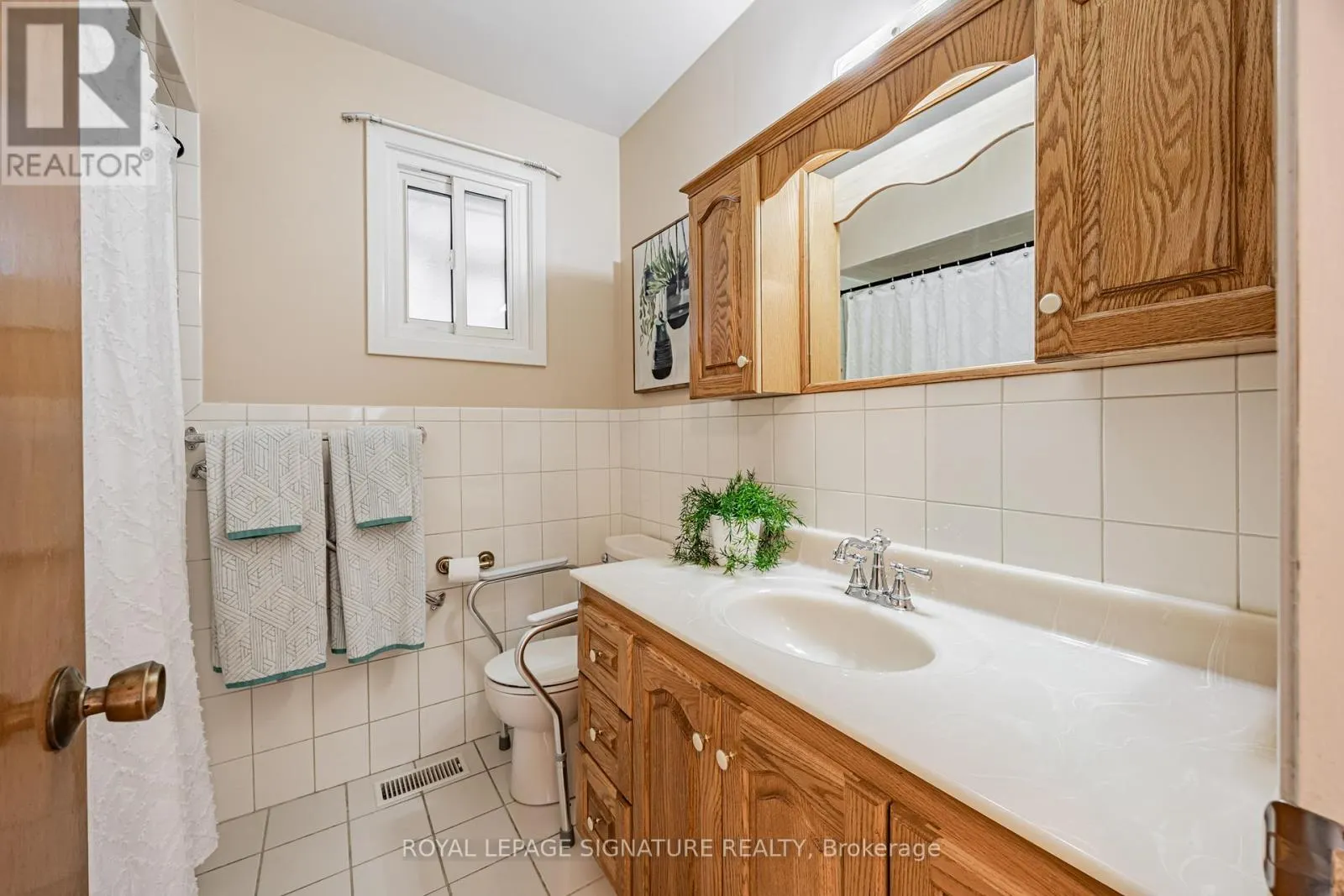 28 SEDGEMOUNT DRIVE