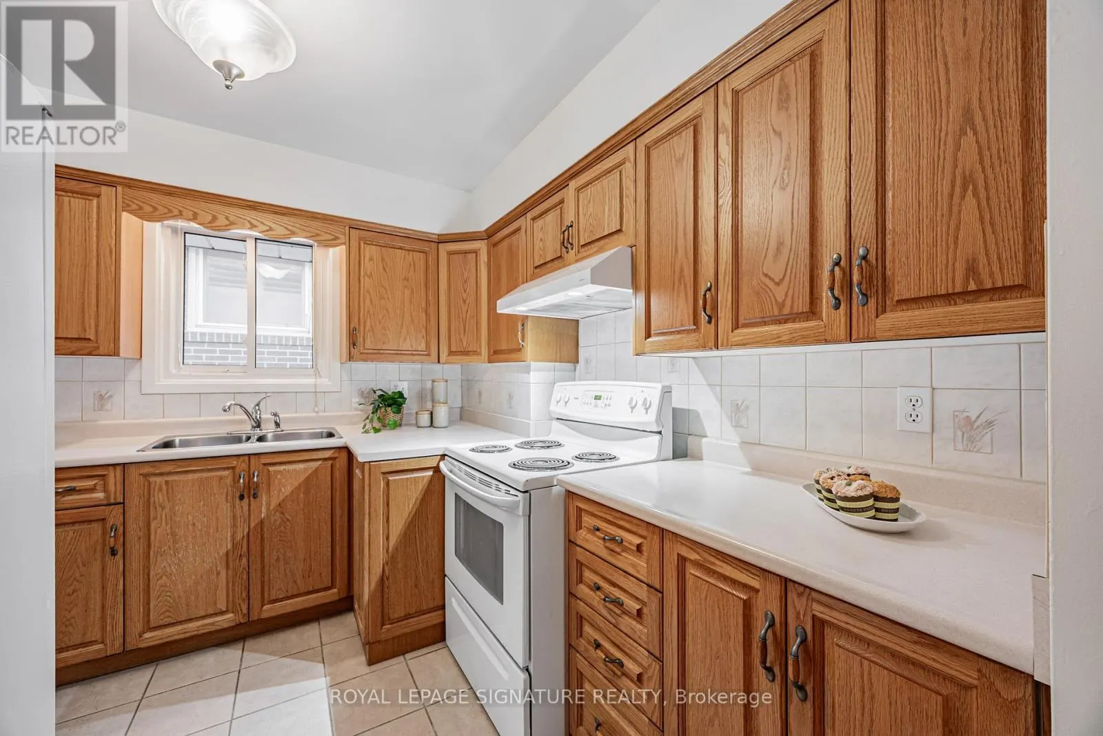 28 SEDGEMOUNT DRIVE