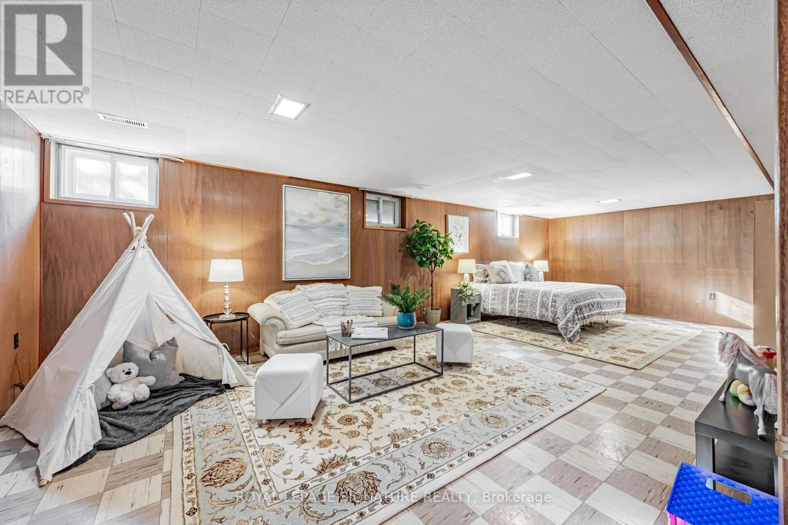 28 SEDGEMOUNT DRIVE