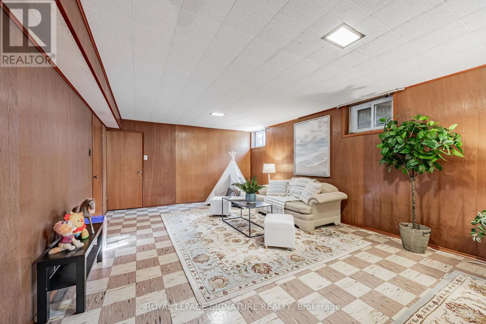 28 SEDGEMOUNT DRIVE