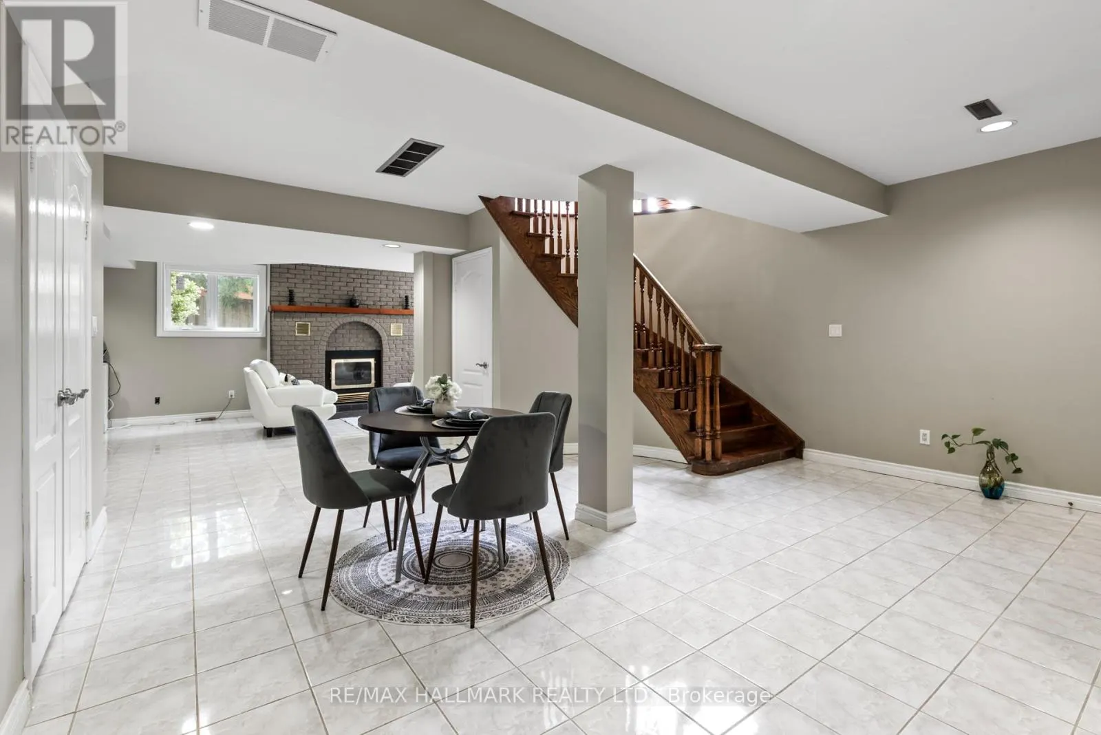 80 DUNSTALL CRESCENT