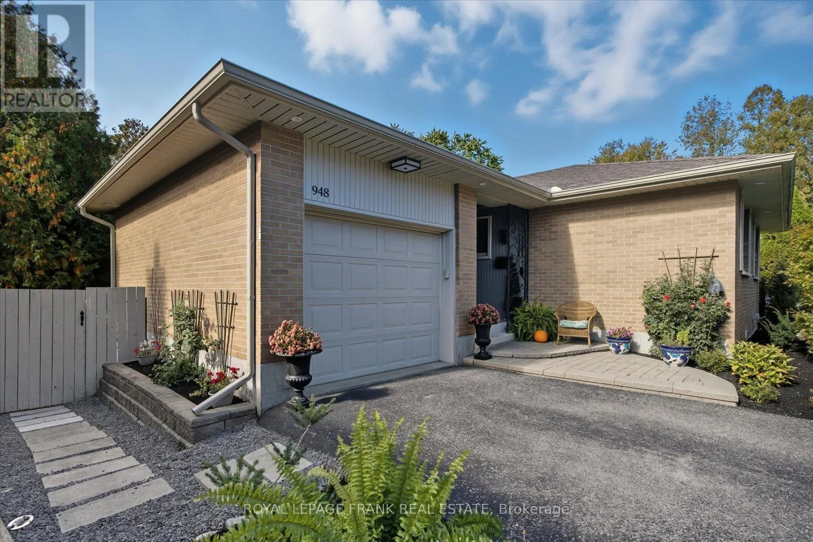 948 OSHAWA BOULEVARD N