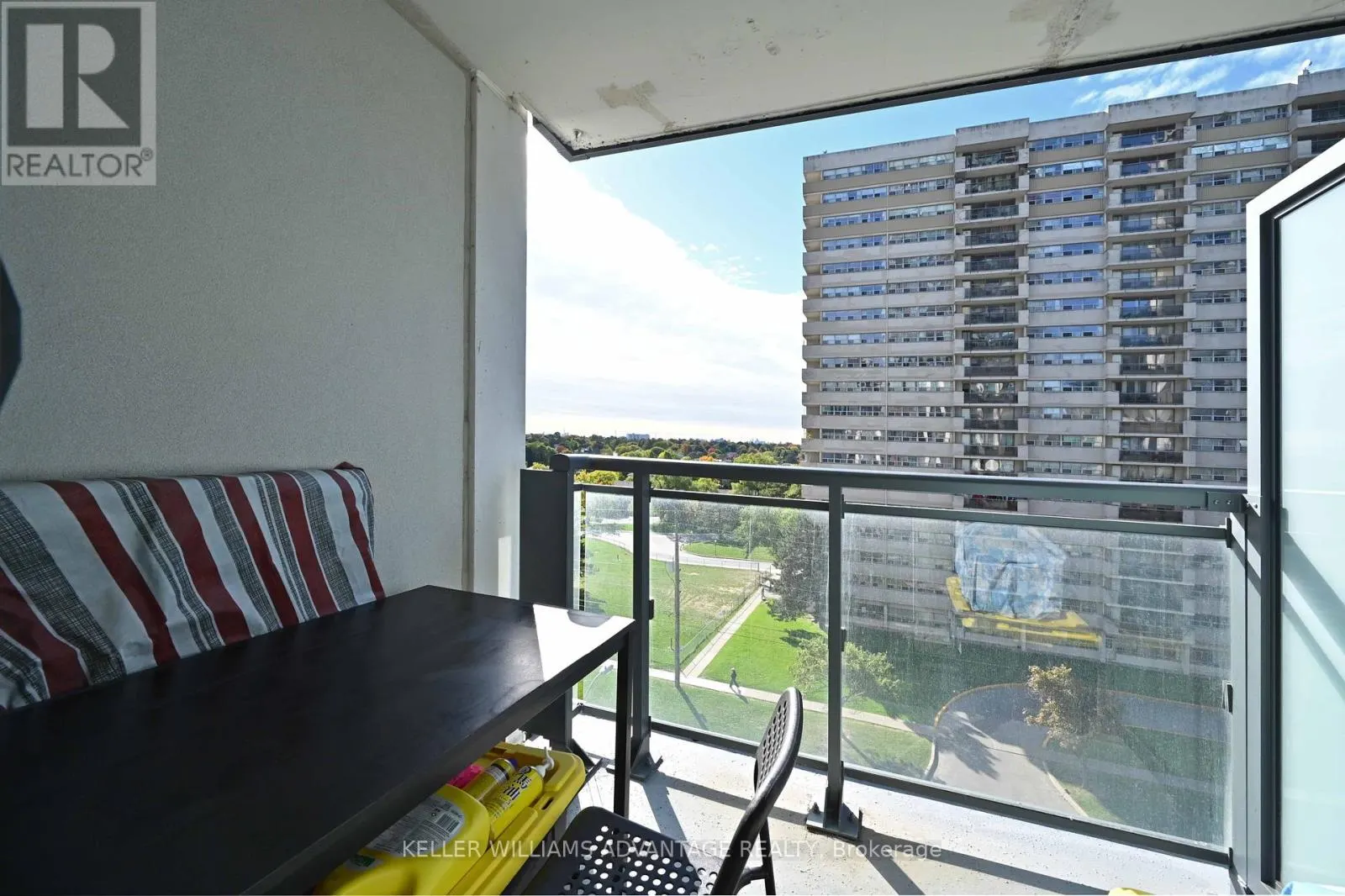 728 - 20 MEADOWGLEN PLACE