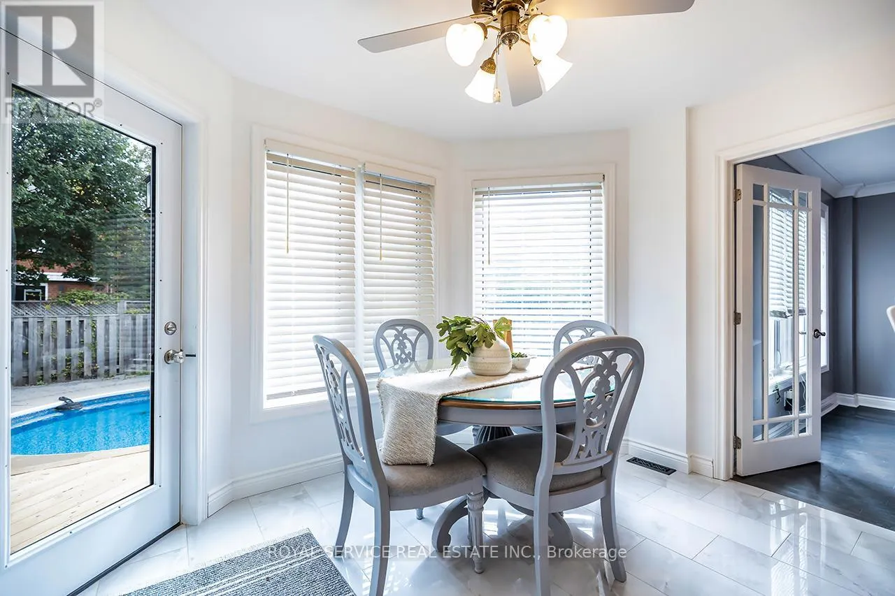 55 WHITE CLIFFE DRIVE
