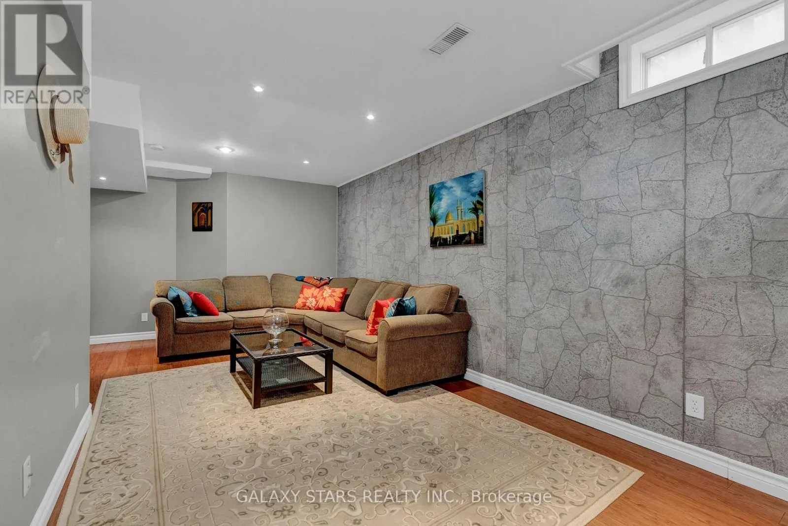 74 NORTHGROVE CRESCENT