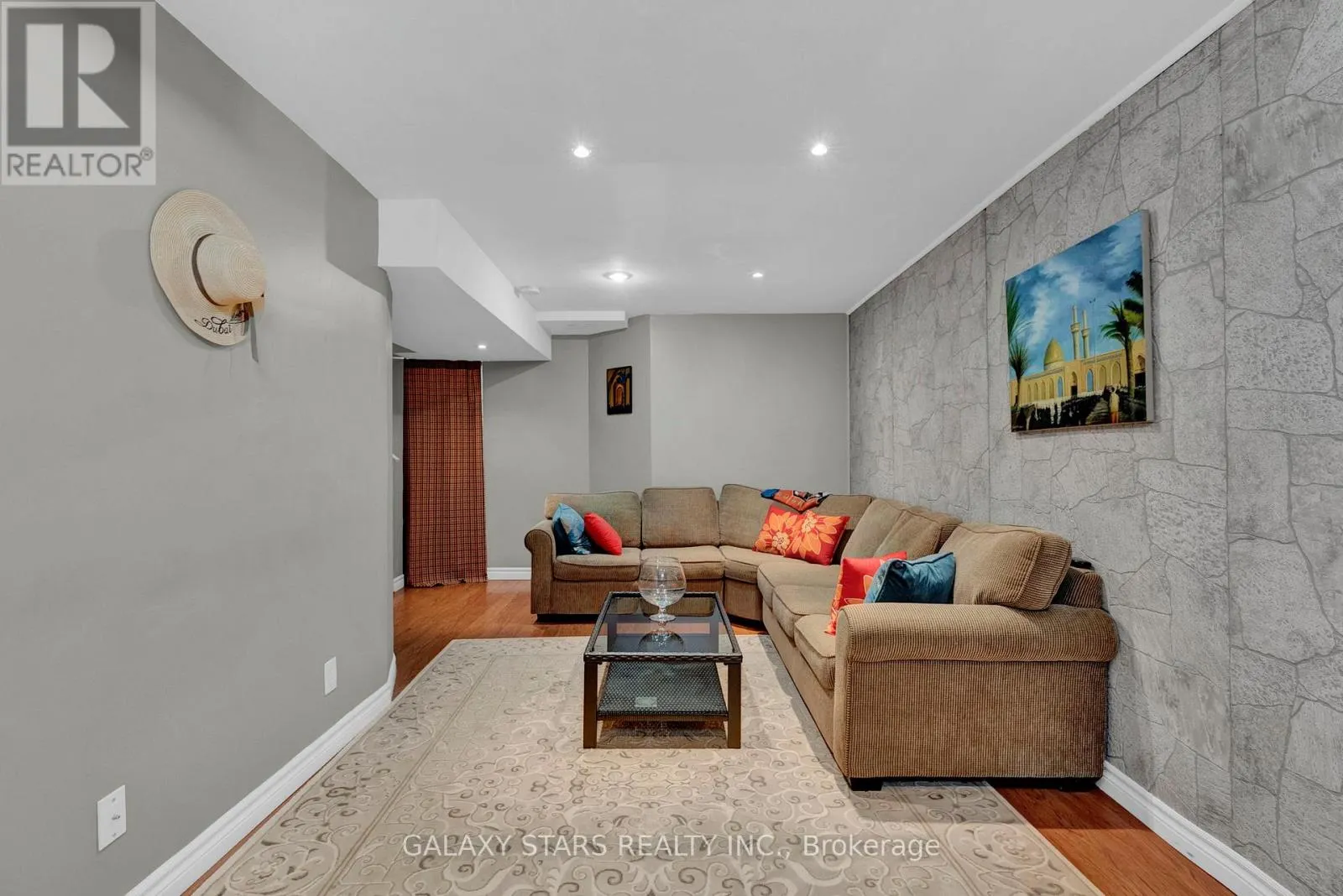 74 NORTHGROVE CRESCENT