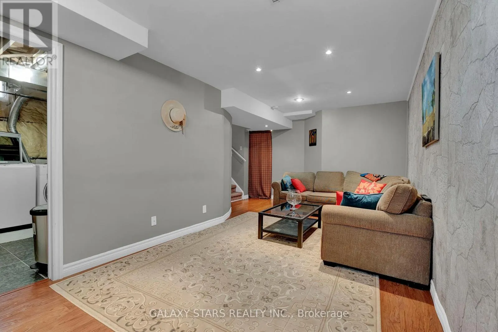 74 NORTHGROVE CRESCENT