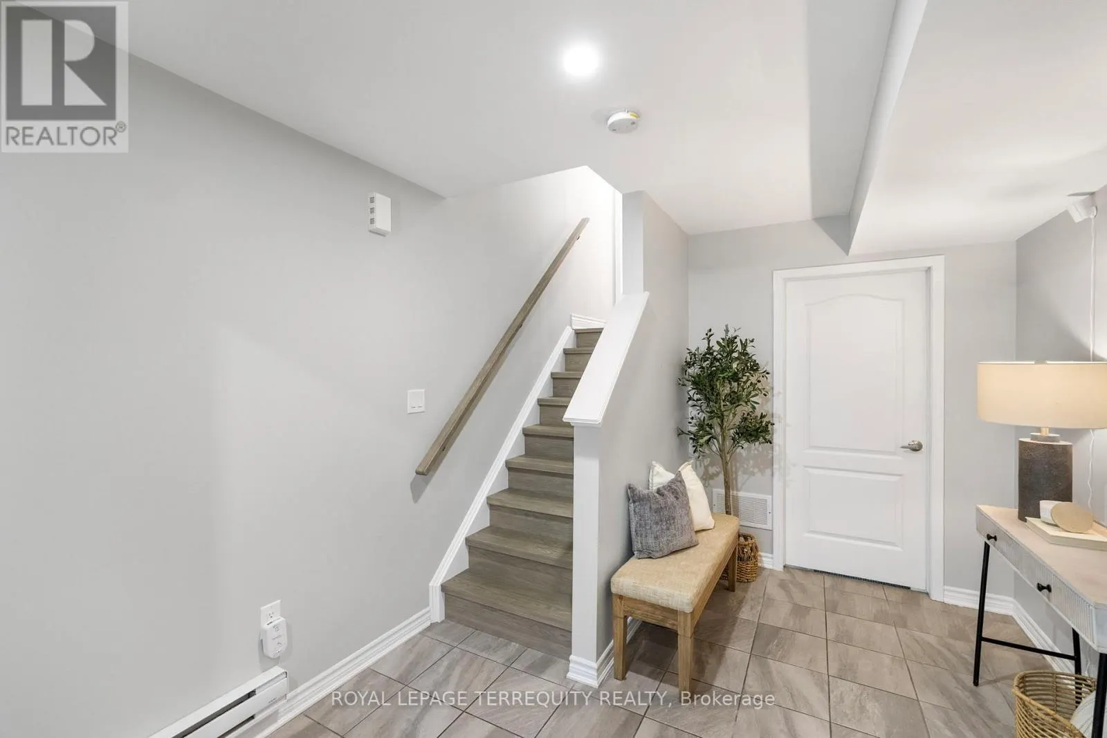 1058 CLIPPER LANE