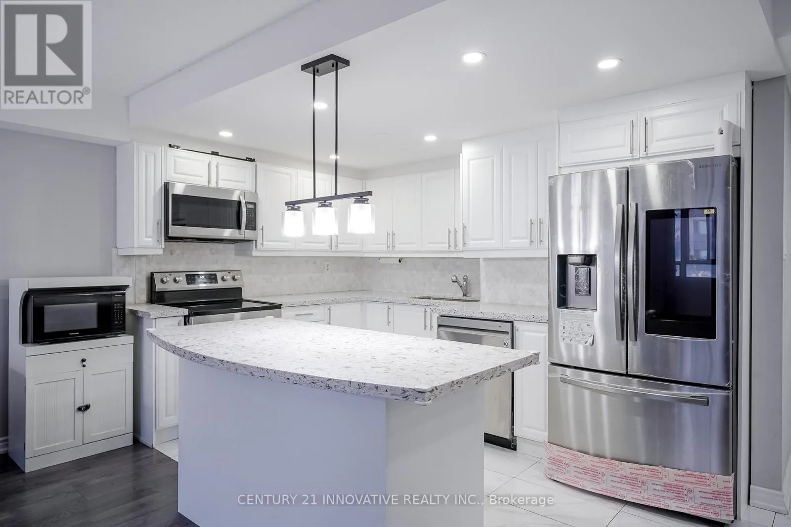 205 - 5580 SHEPPARD AVENUE E