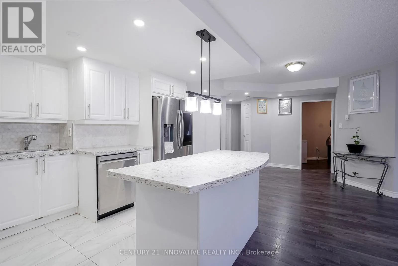 205 - 5580 SHEPPARD AVENUE E