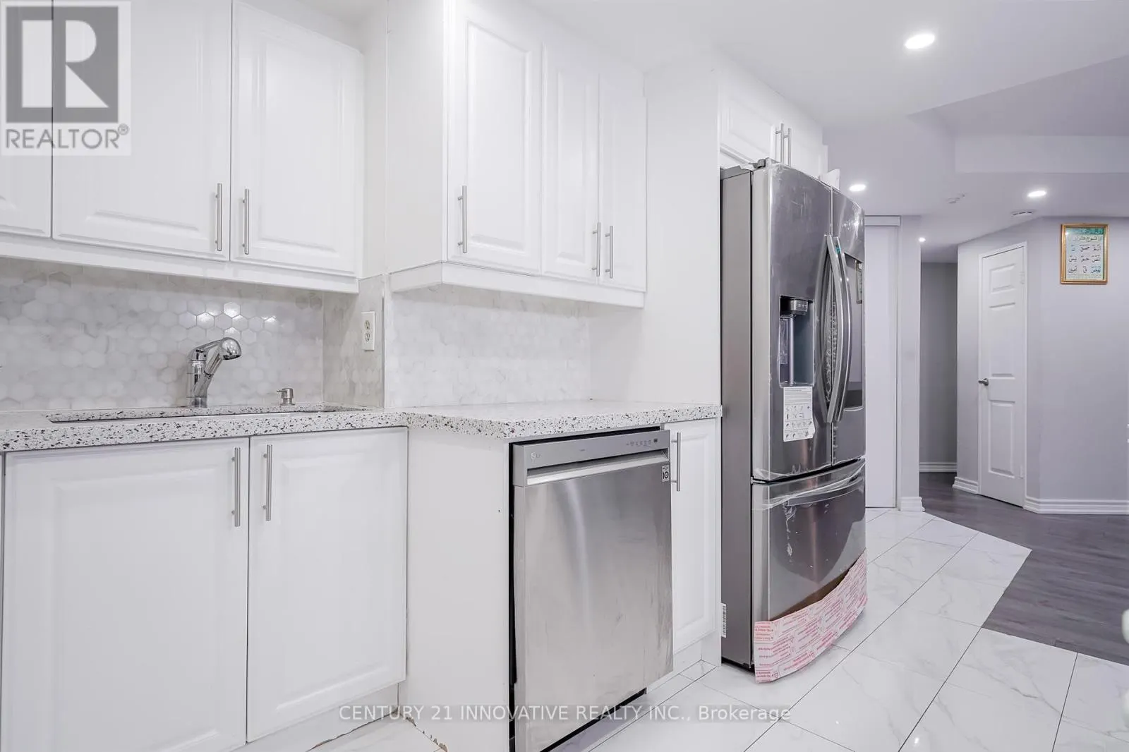 205 - 5580 SHEPPARD AVENUE E