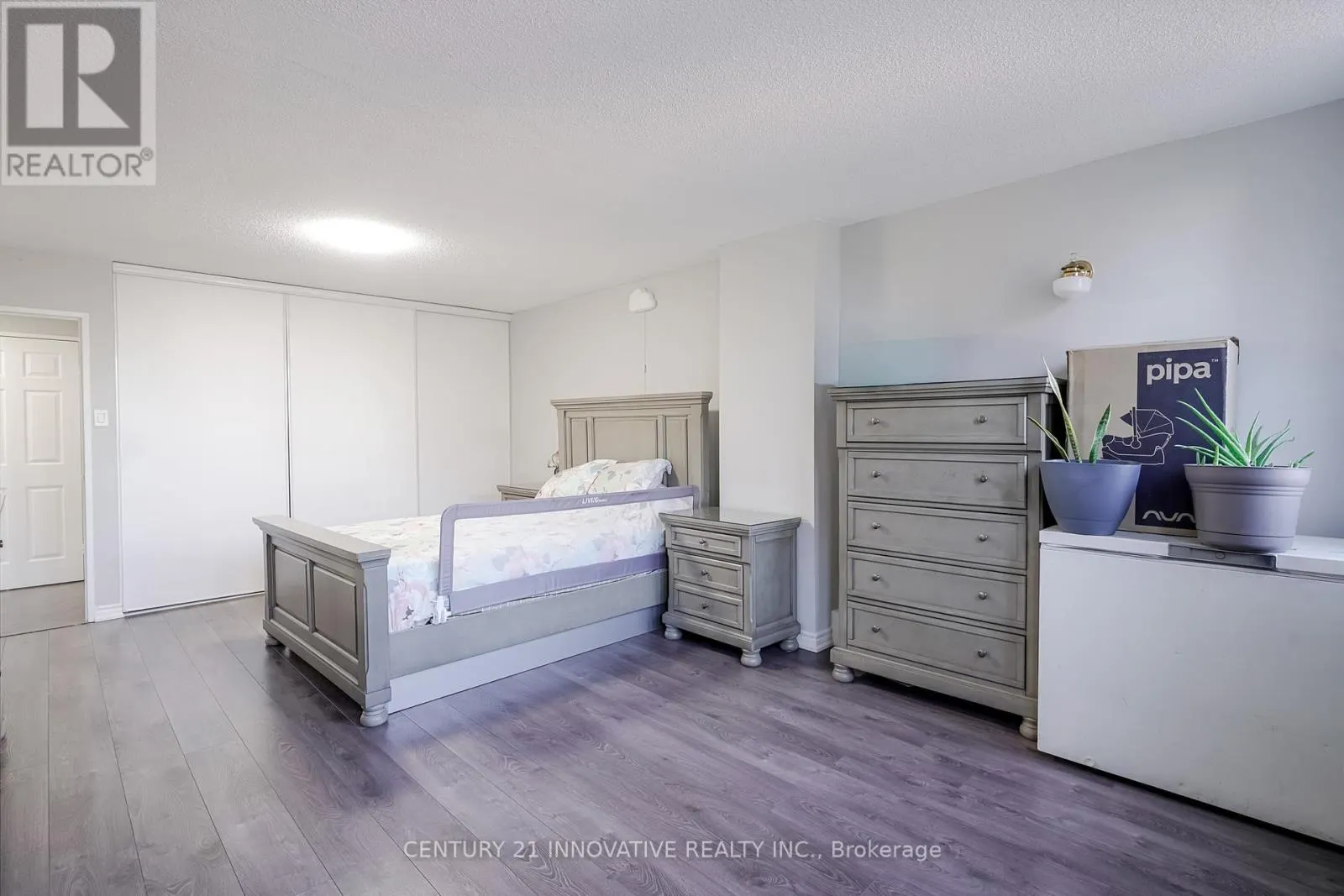 205 - 5580 SHEPPARD AVENUE E