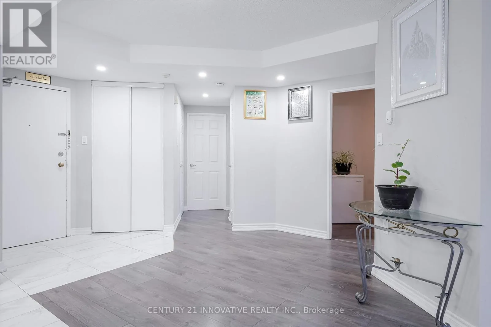 205 - 5580 SHEPPARD AVENUE E