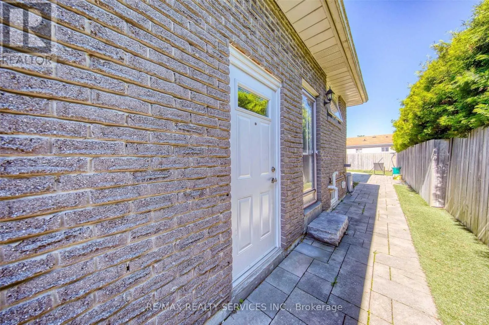 88 CLOVER RIDGE DRIVE W