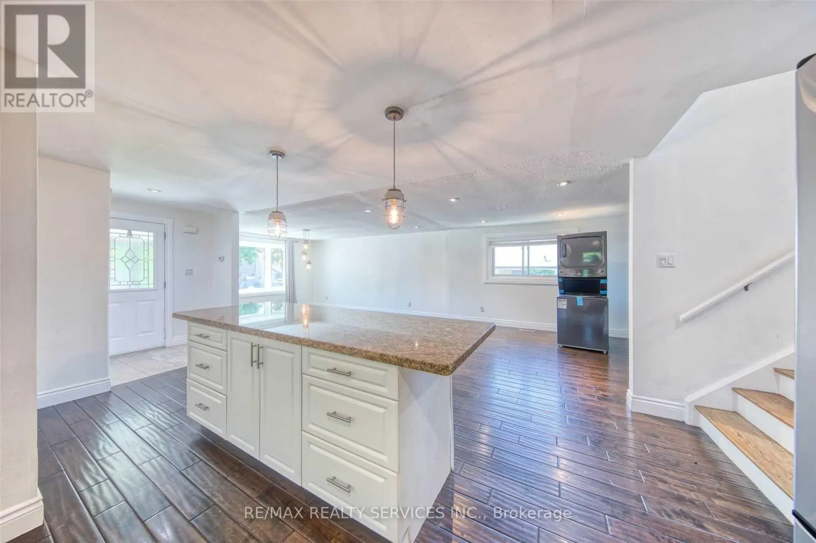 88 CLOVER RIDGE DRIVE W