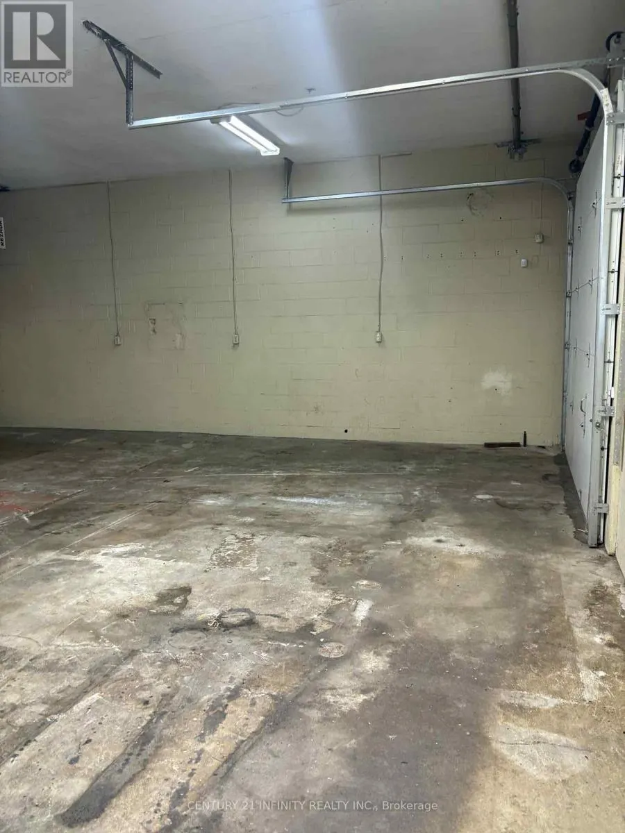 8 - 200 VALENCIA ROAD, #8