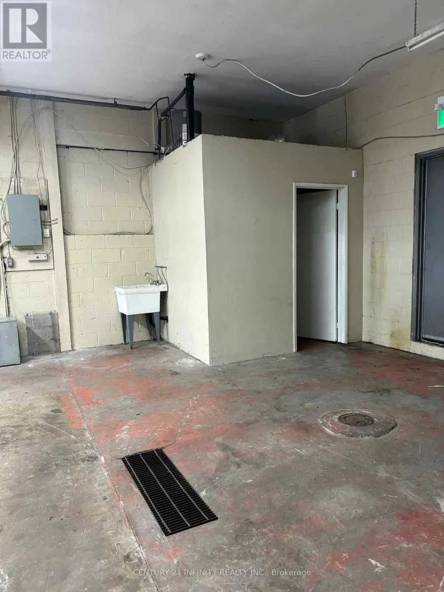 8 - 200 VALENCIA ROAD, #8