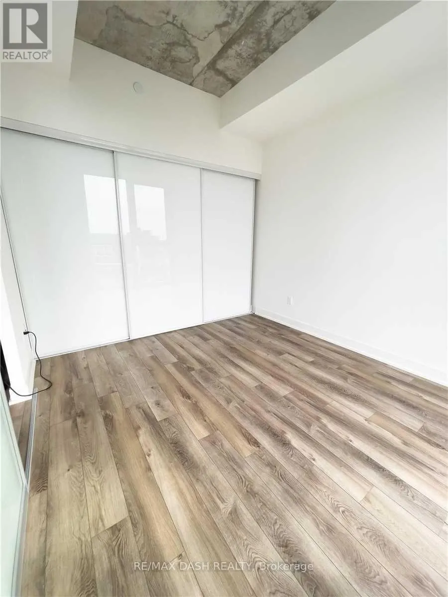 805 - 15 BASEBALL PLACE