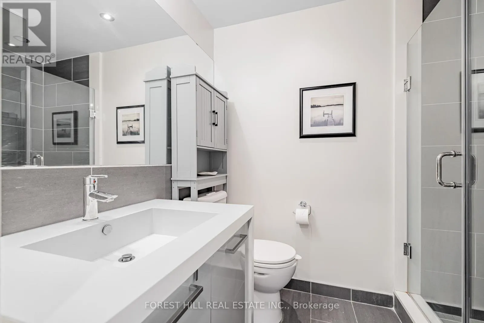 607 - 319 CARLAW AVENUE