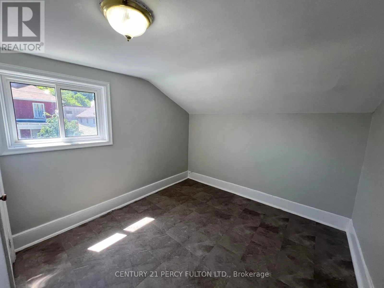 2 - 169 MARY STREET N
