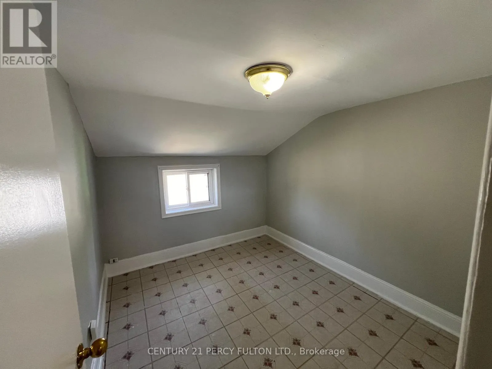2 - 169 MARY STREET N
