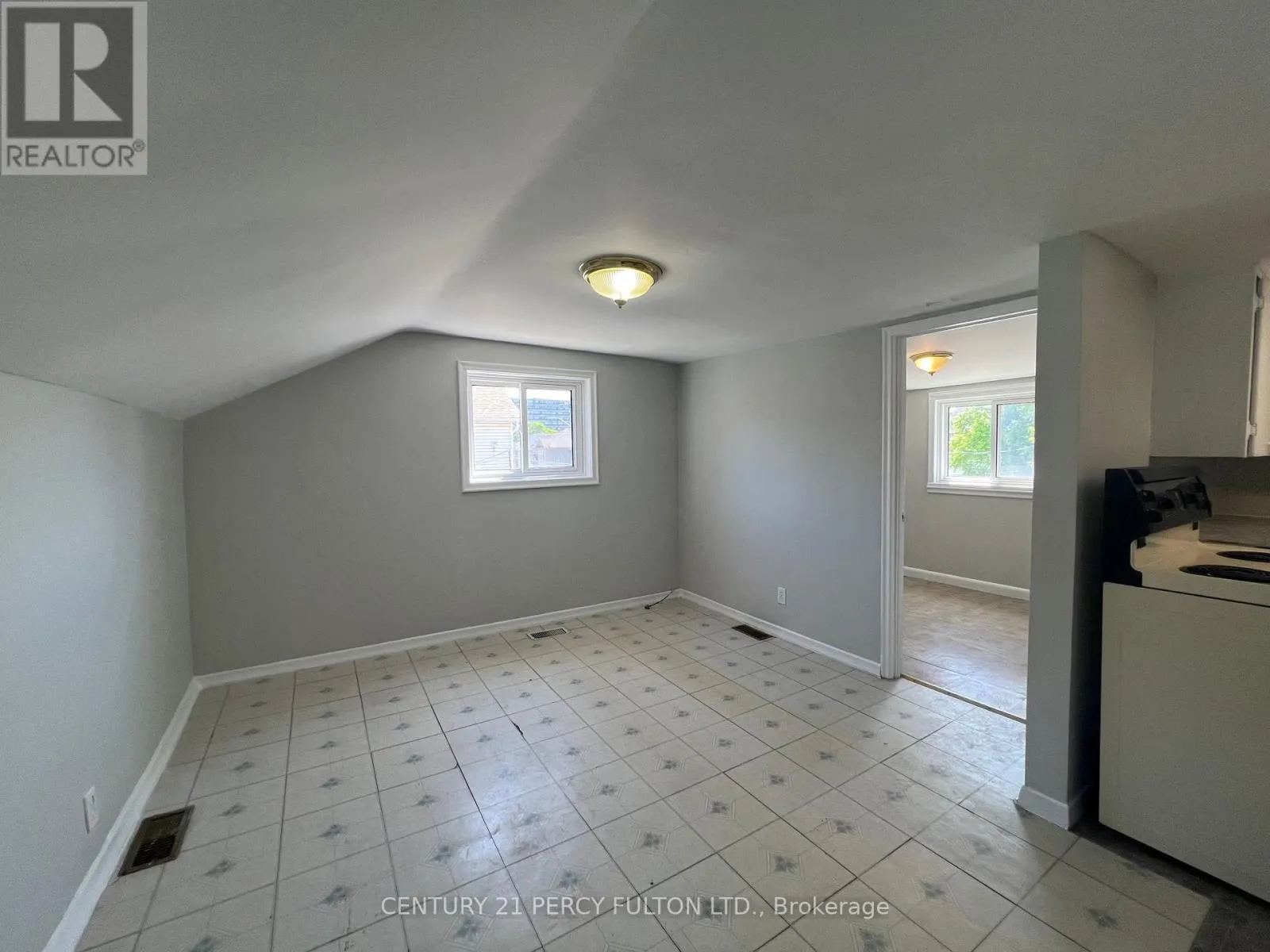 2 - 169 MARY STREET N