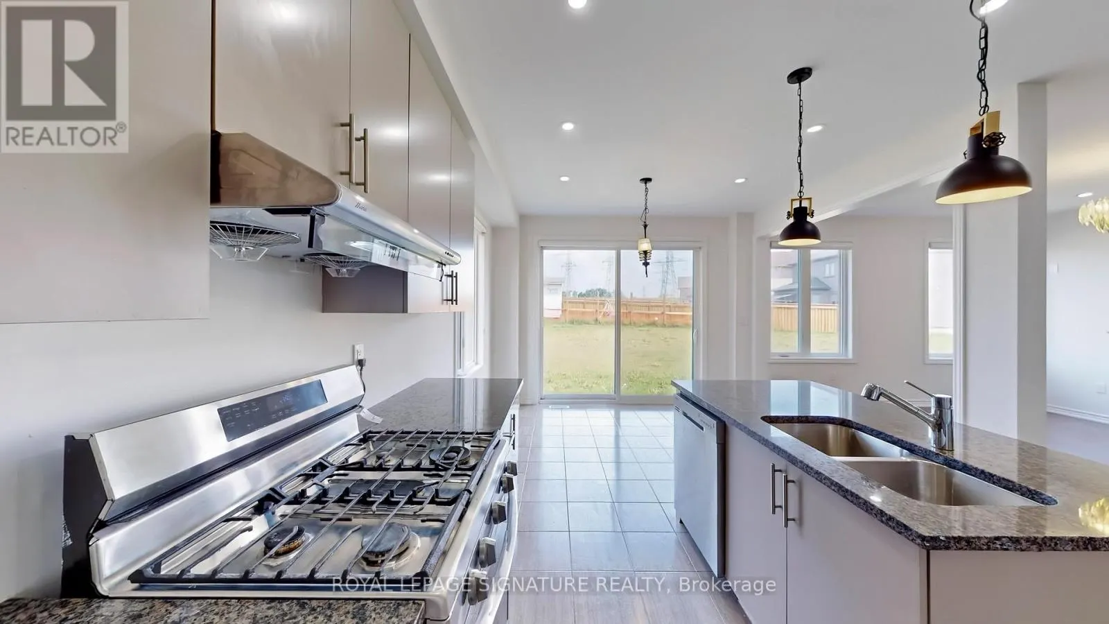 UPPER - 2592 STALLION DRIVE