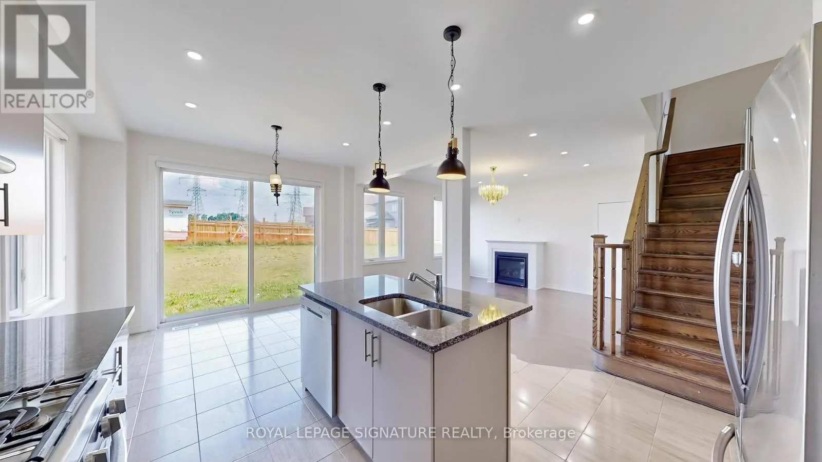 UPPER - 2592 STALLION DRIVE