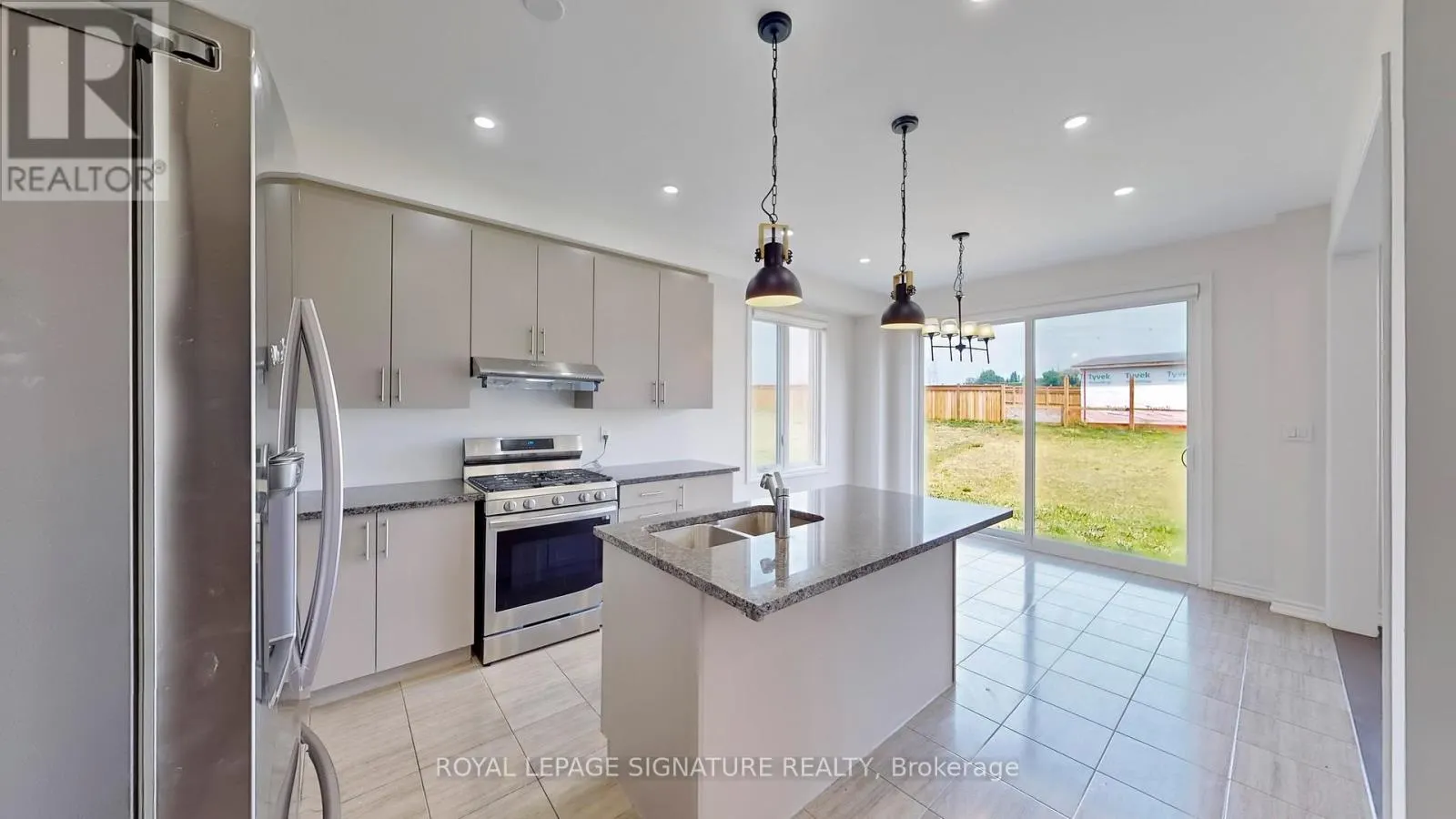 UPPER - 2592 STALLION DRIVE