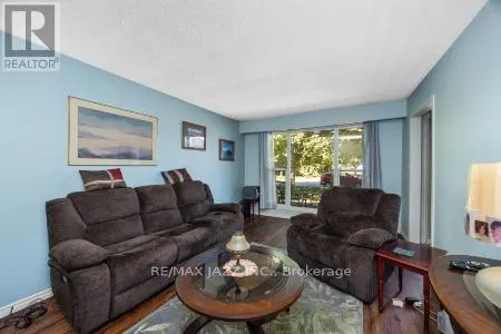 389 CARNABY COURT