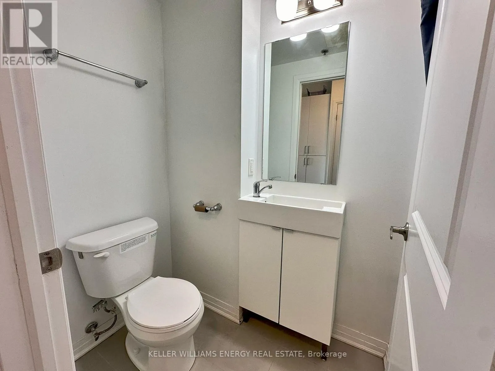 241 - 1900 SIMCOE STREET N, #241