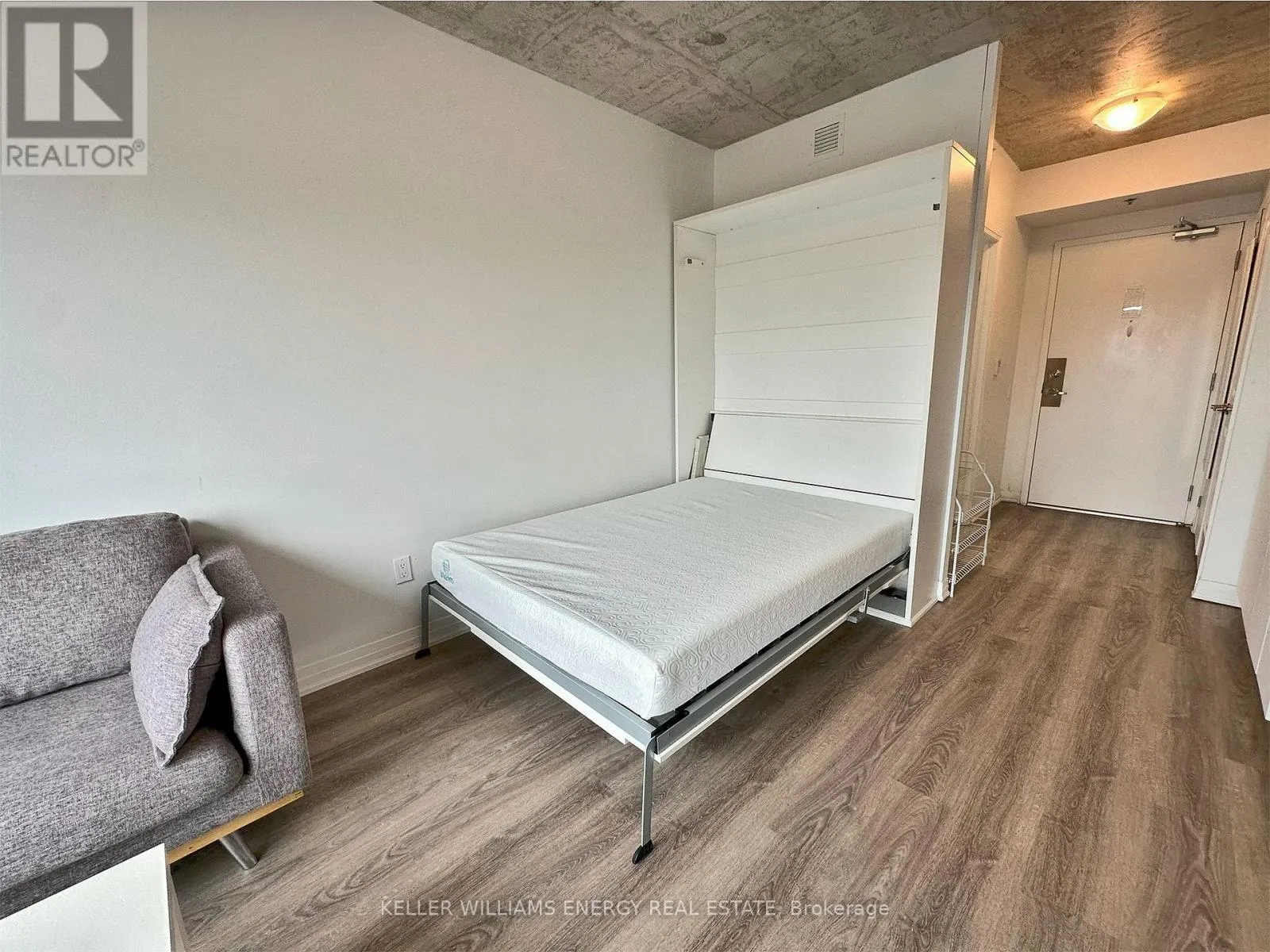 241 - 1900 SIMCOE STREET N, #241