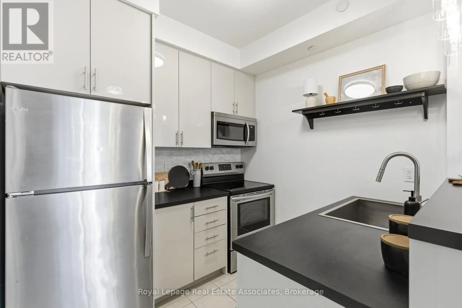 208 - 80 ASPEN SPRINGS DRIVE